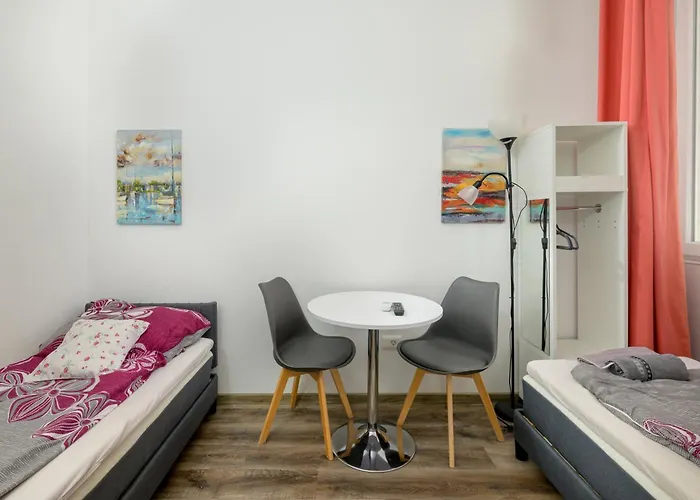 Studio Apartments Tiho & Nena
