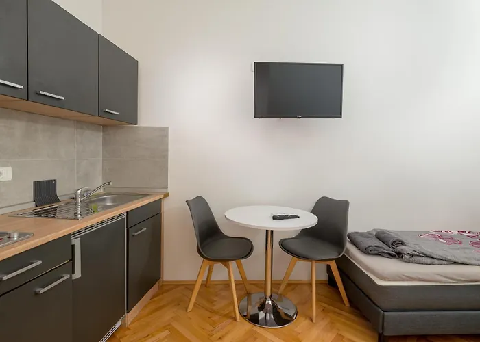 Studio Apartments Tiho & Nena