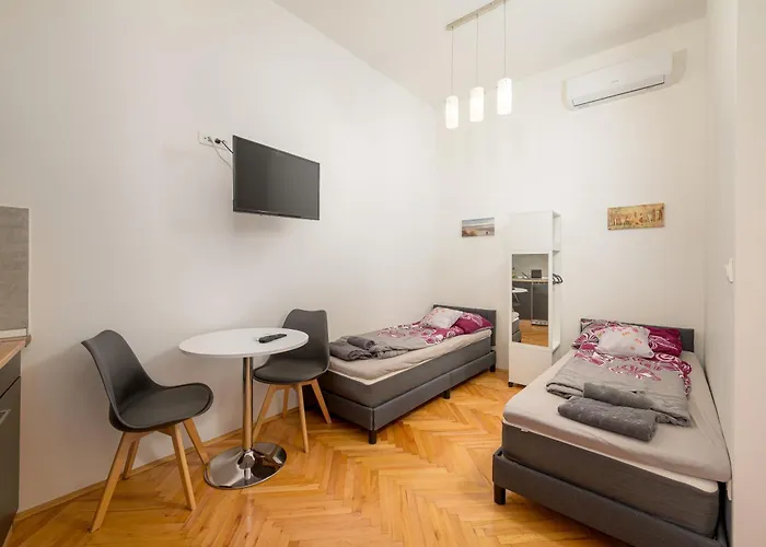 Studio Apartments Tiho & Nena